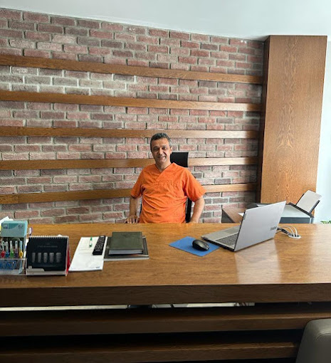 Dt. Muhlis Çoban, Diş Hekimi